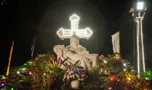 Bức Tượng Ðức Mẹ Sầu Bị (Pieta) tại Giáo Xứ Ðồng Ðinh, Tỉnh Ninh Bình