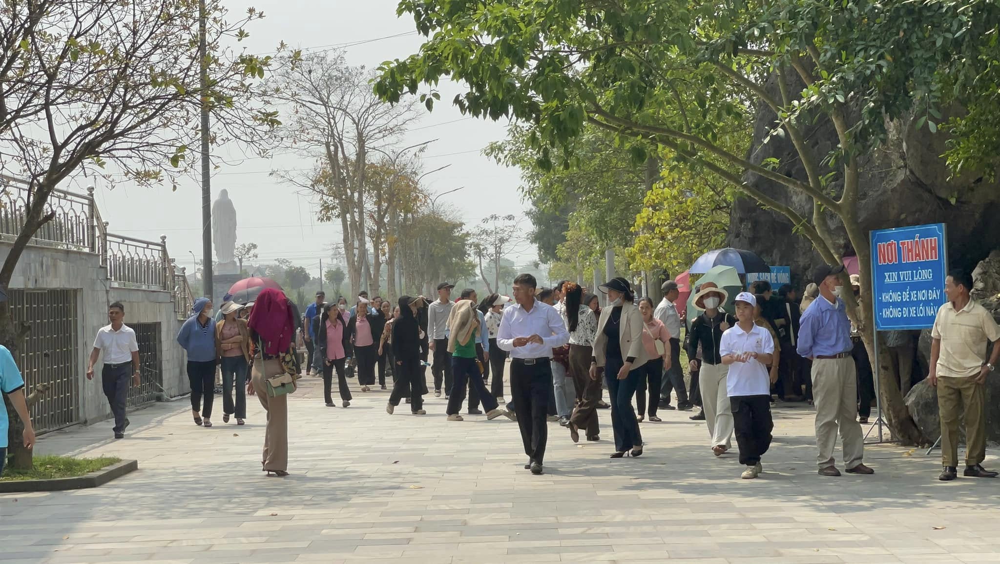 Hành Hương Giáo Xứ Bảo Nham: Đức Tin Rực Cháy Dưới Nắng Hè