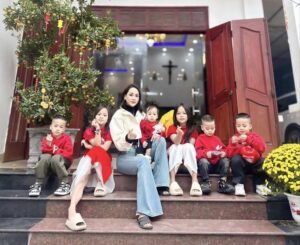 Người mẹ ở Giáo Phận Vinh sinh 6 người con trong 8 năm, bỏ qua luật sinh 2 con