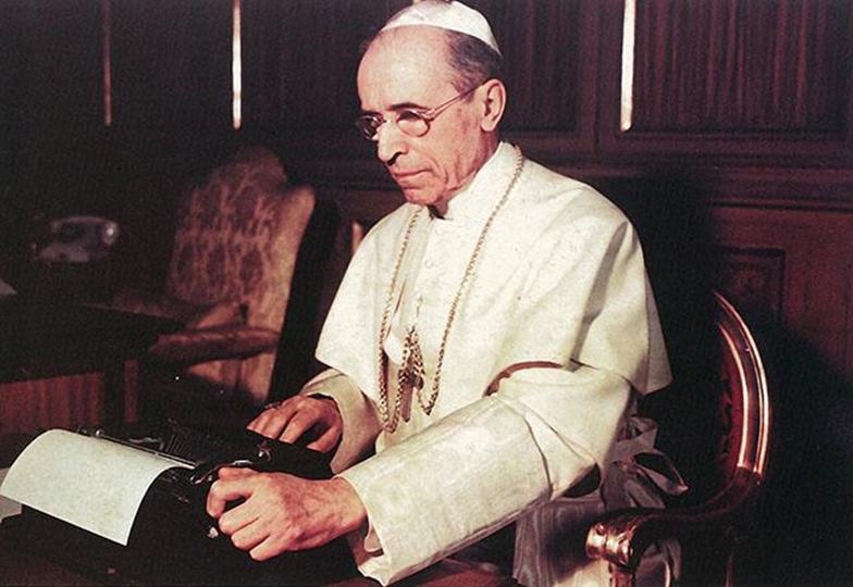 13/07/1949: Giáo hoàng Pius XII ra vạ tuyệt thông với tín đồ Công giáo cộng sản