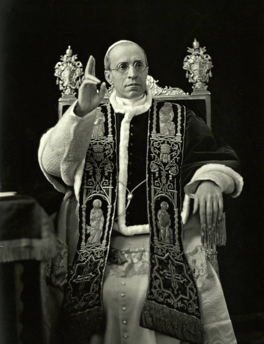 13/07/1949: Giáo hoàng Pius XII ra vạ tuyệt thông với tín đồ Công giáo cộng sản