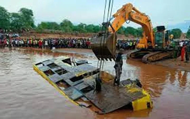 Một Nhóm Ca đoàn 20 người tử vong do xe buýt lao xuống sông