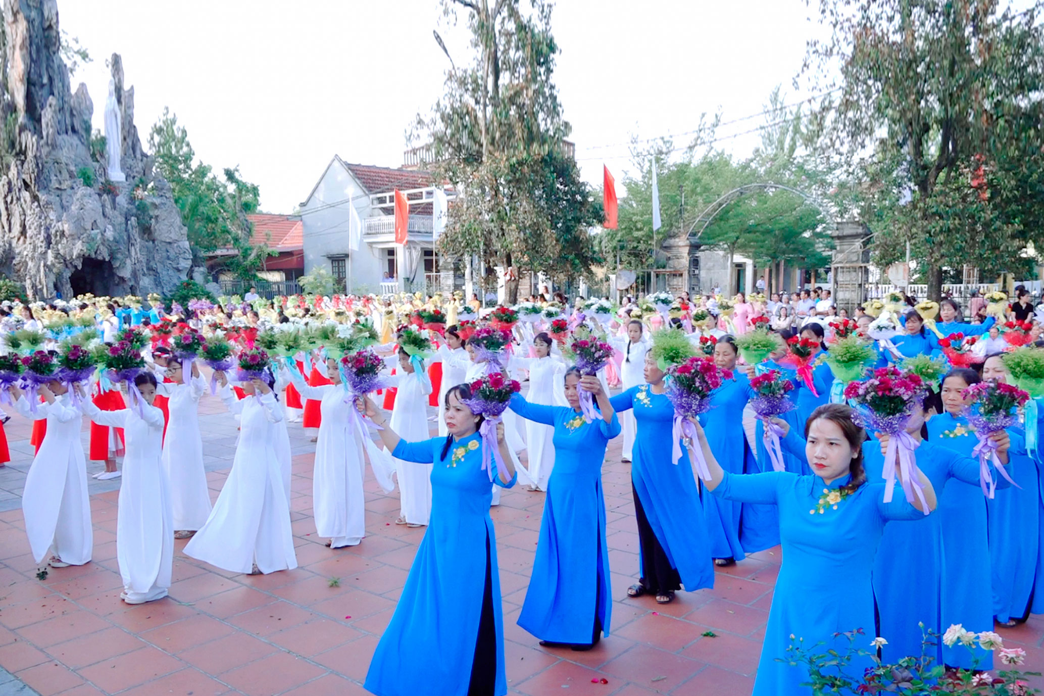 Tháng 5 – Tháng Hoa kính Mẹ Maria