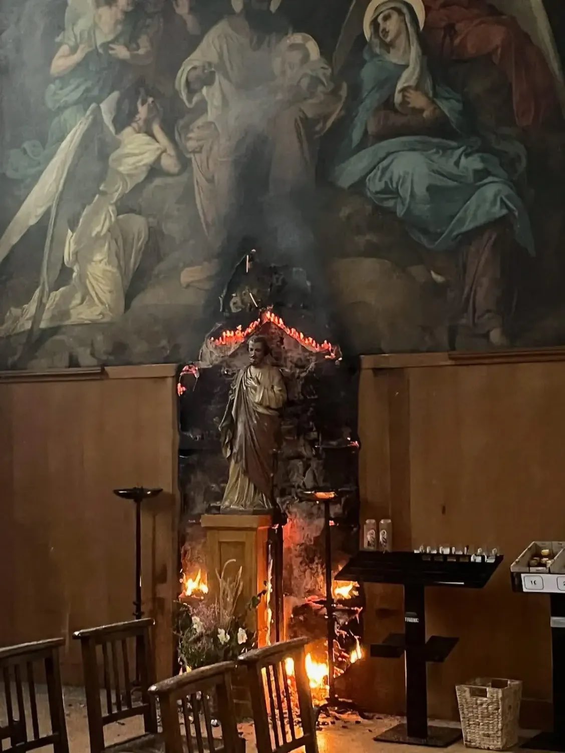 Nhà thờ Công giáo Notre Dame des Champs ở khu Montparnasse của Paris