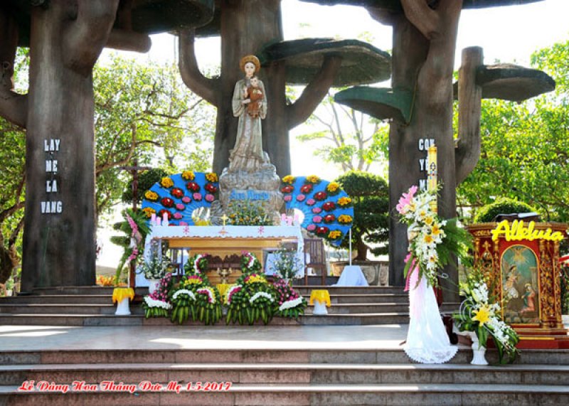 9 thành viên trong 1 gia đình đều là Phật tử đã theo đạo Công Giáo nhờ ơn Đức Mẹ La Vang