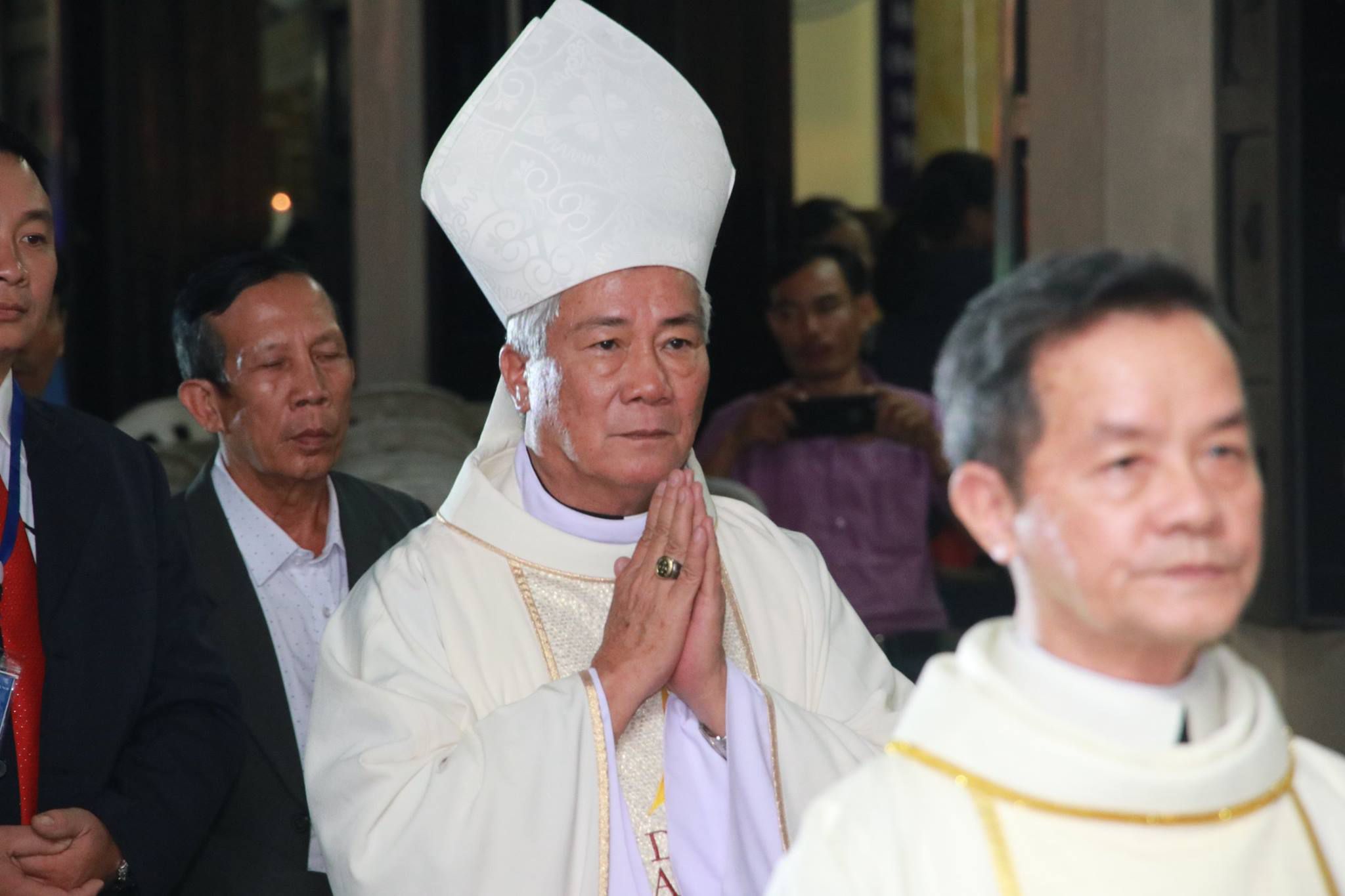 Đức cha Anphong Nguyễn Hữu Long