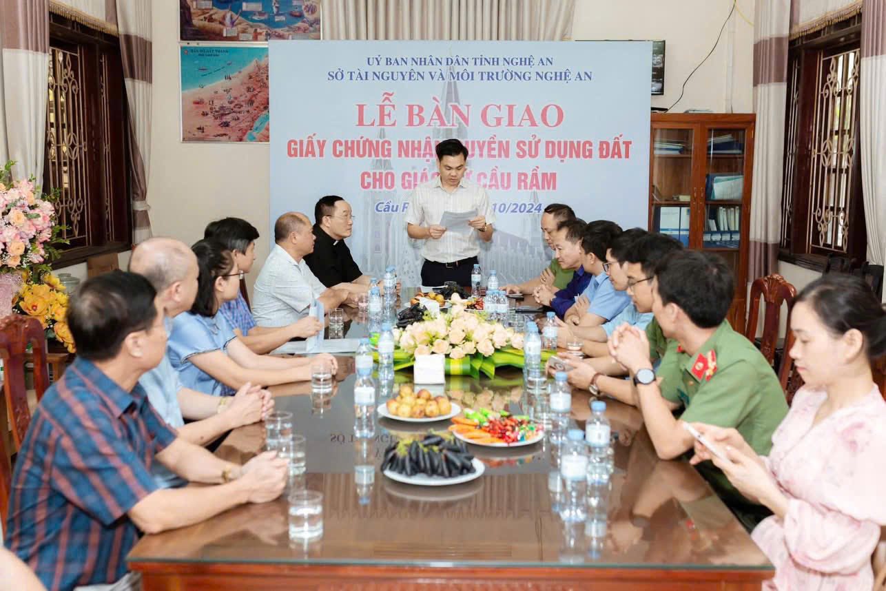 Đức cha Anphong Nguyễn Hữu Long