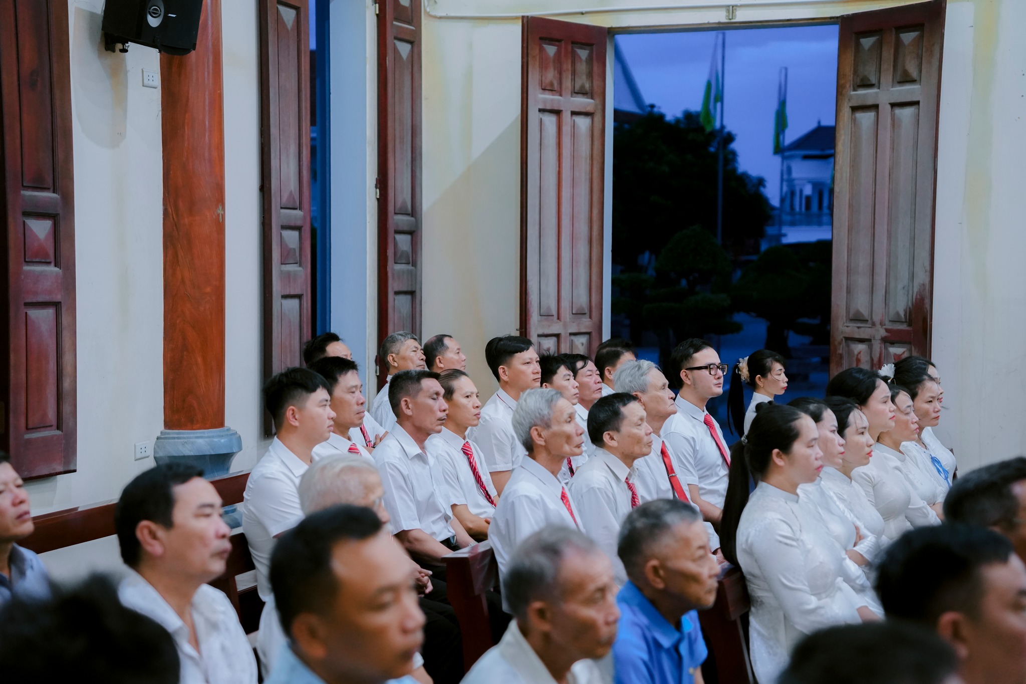 Lễ Thêm Sức vắng bóng Đức Cha, giáo dân ngậm ngùi ra về