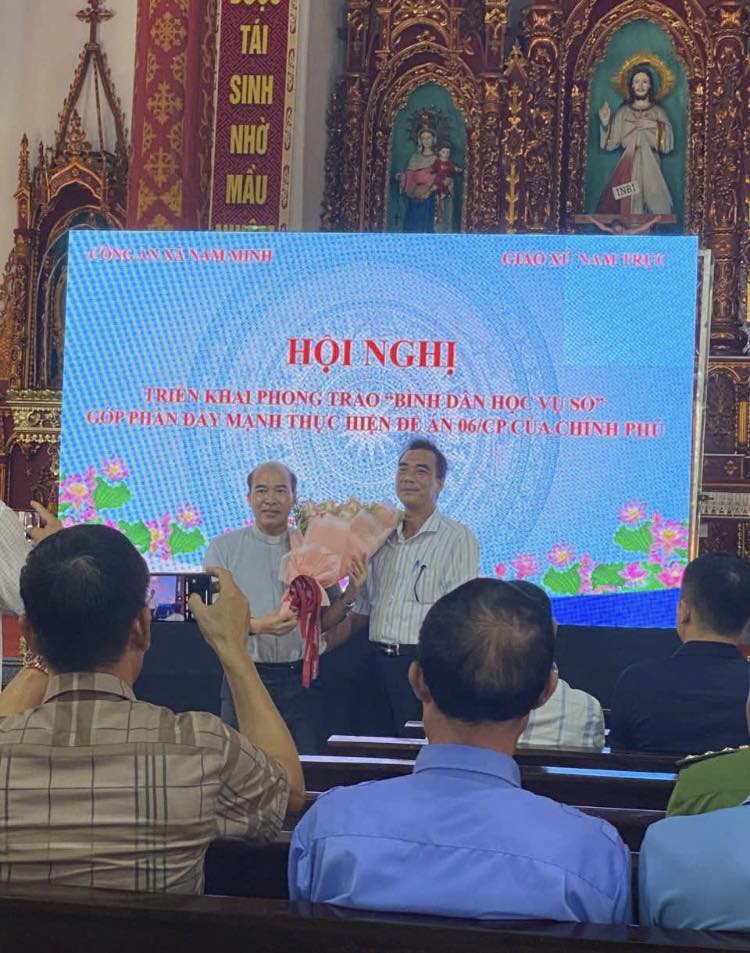 Nhà Thờ – Chốn Linh Thiêng Hay Hội Trường Hành Chính?