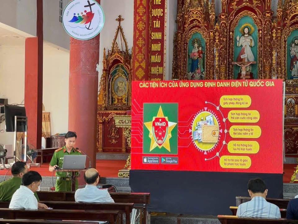 Nhà Thờ – Chốn Linh Thiêng Hay Hội Trường Hành Chính?