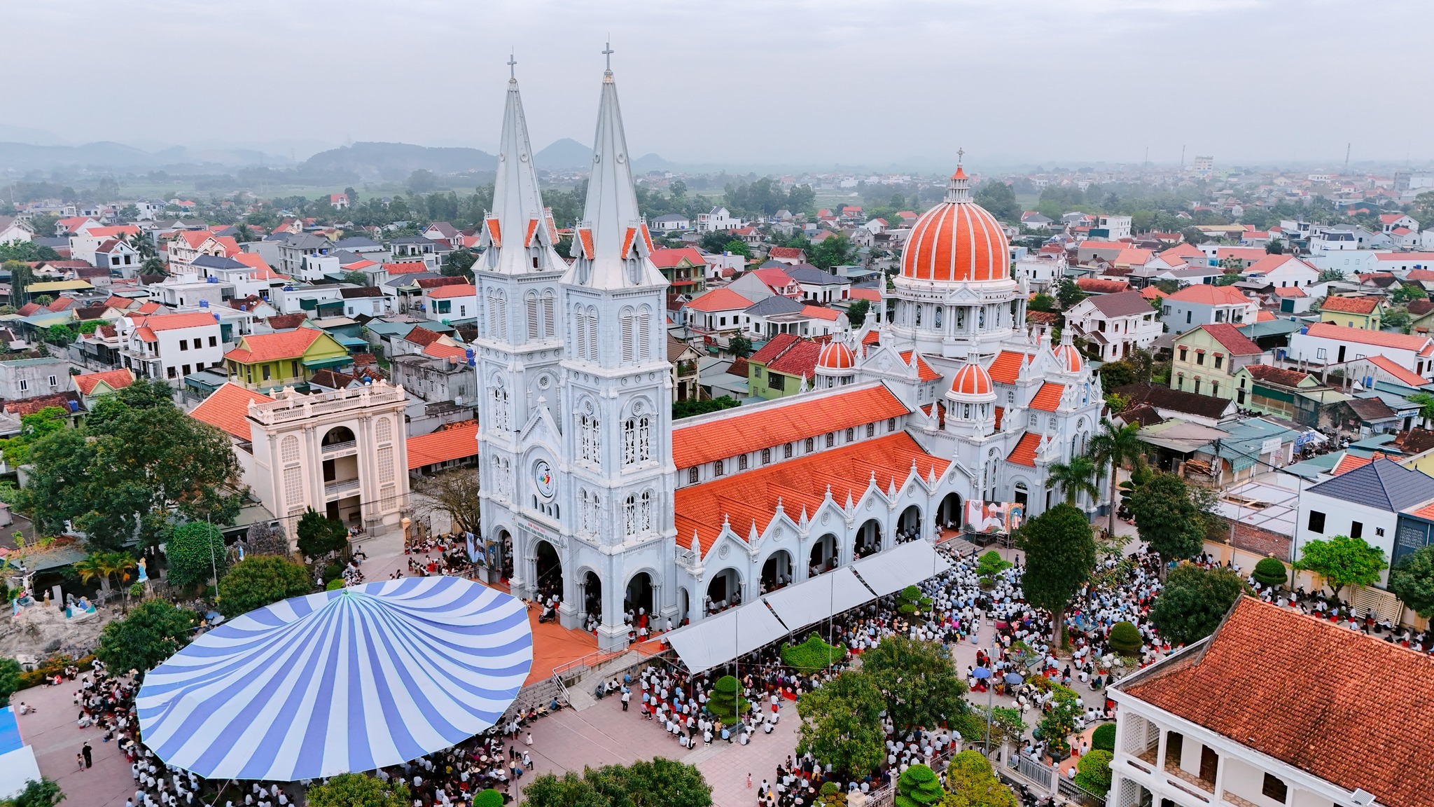 Giáo xứ Thuận Nghĩa – Từ mái nhà đoàn kết đến những vết thương chia rẽ: Họ đáng công hay đáng tội?
