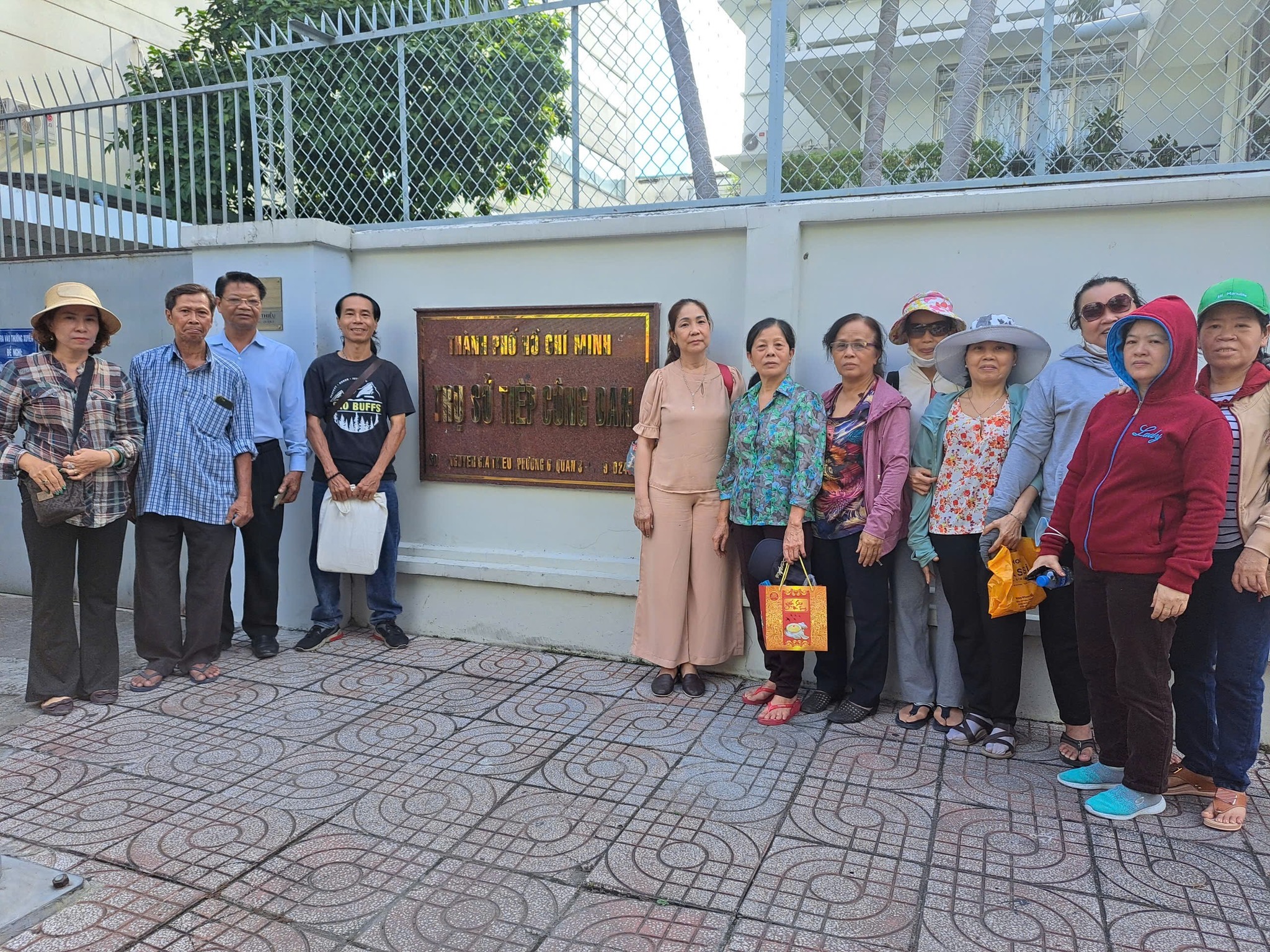 Dân oan Vườn Rau Lộc Hưng kiên định đi đòi công lý và sự thật