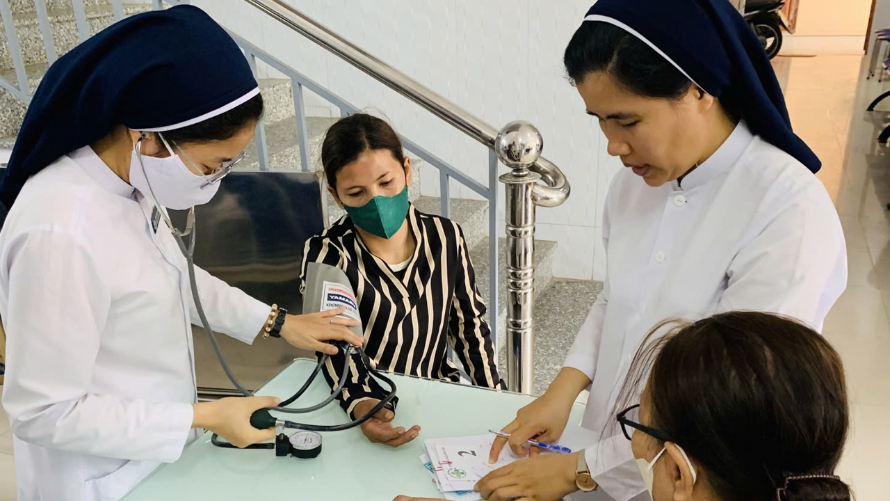 Những thầy thuốc đội lúp xanh