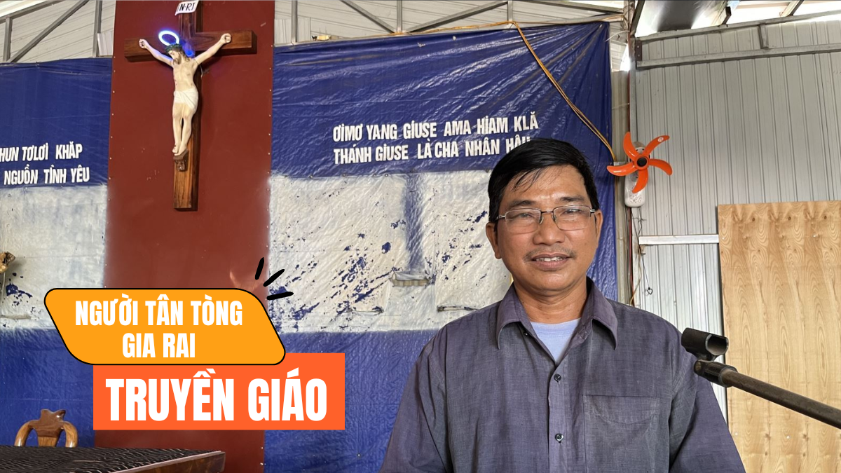 Người tân tòng Gia Rai vượt 130 cây số mang Mình Thánh Chúa cho giáo buôn