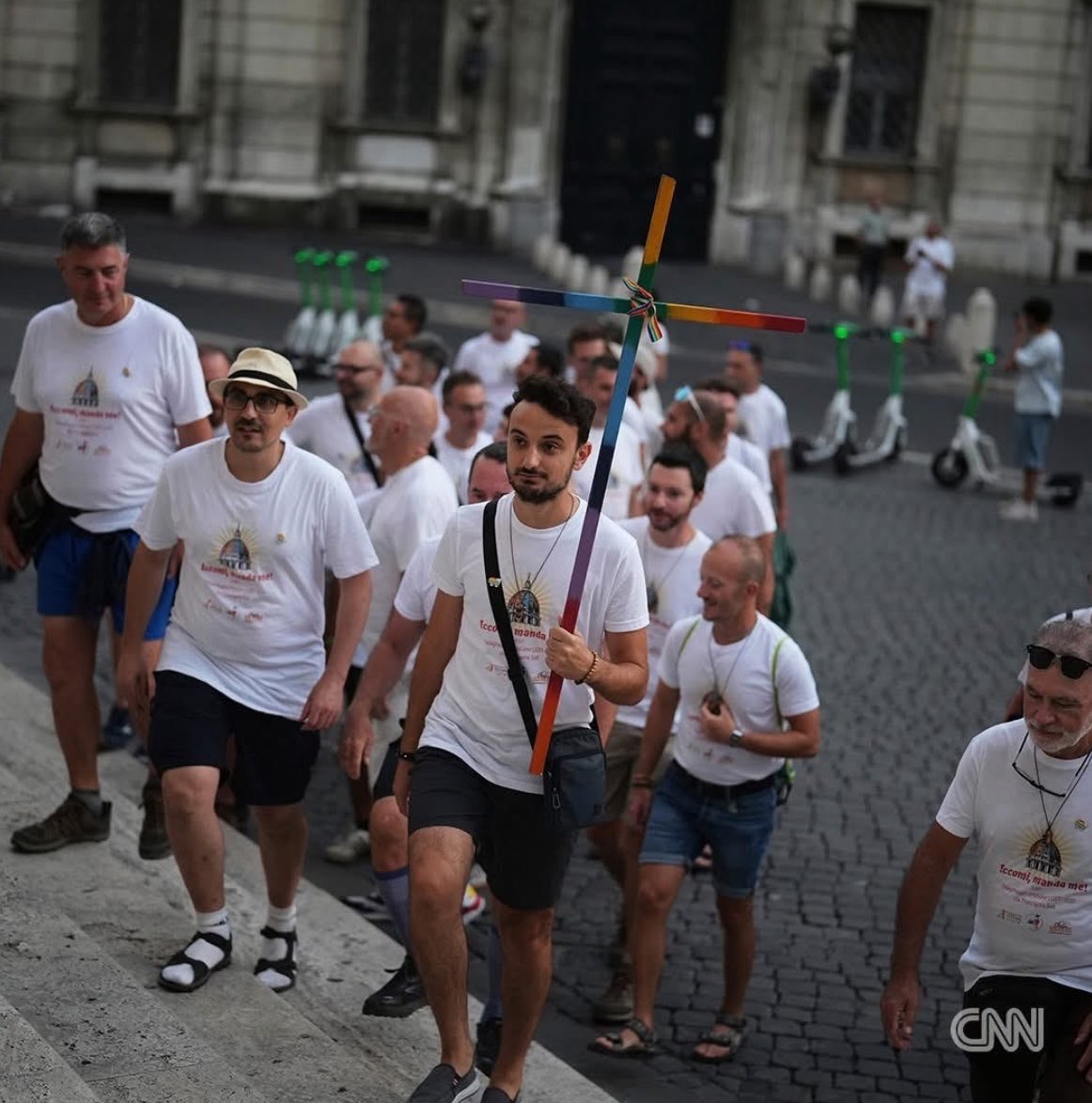 Hồng y Zen lên án'hành hương LGBT' tại Đền thờ Thánh Phêrô