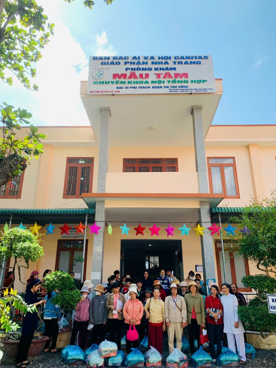 Những thầy thuốc đội lúp xanh