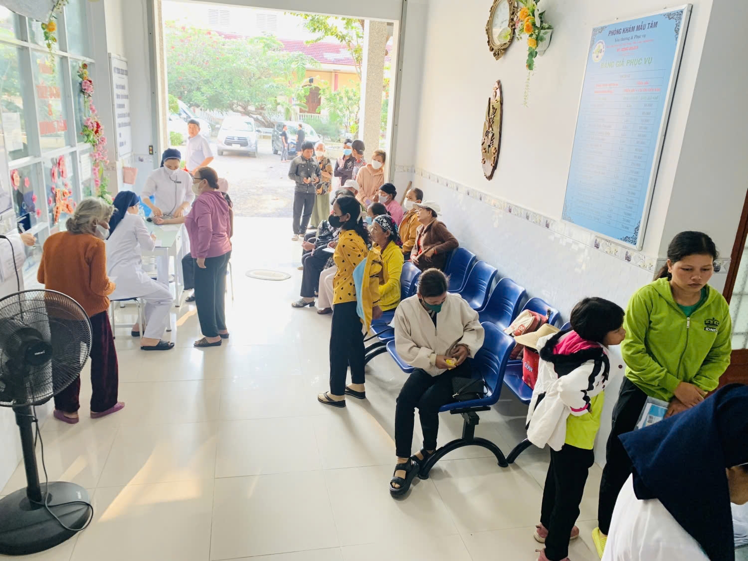 Những thầy thuốc đội lúp xanh