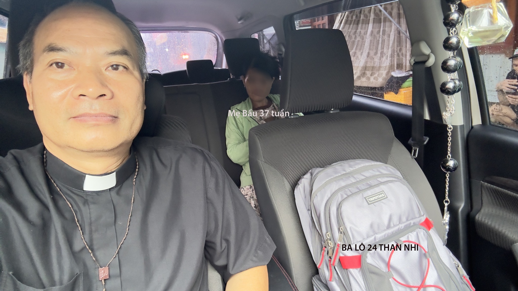 Chiếc balo mang theo 24 sự sống bị chối bỏ - Linh Mục Giuse Nguyễn Văn Tịch