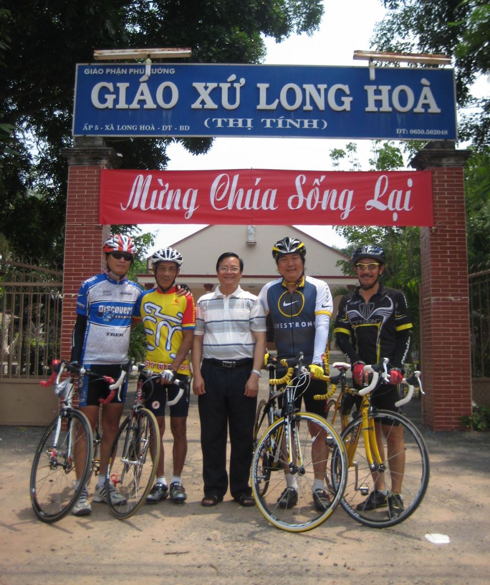 Người đàn ông hành hương qua 26 giáo phận bằng xe đạp