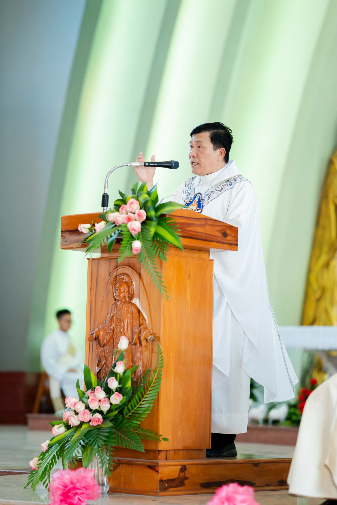 Lm Jos.Tạ Duy Tuyền 'nhận xét' sâu sắc về Nhà thờ Đức Bà Sài Gòn