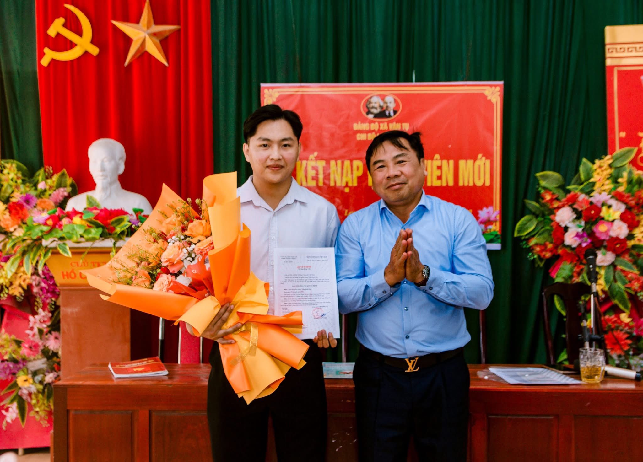 1 Giáo dân GP Vinh tuyên thệ kết nạp Đảng - sự phản bội đức tin Công giáo?