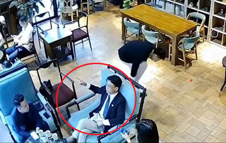 'Tổng tài' Nguyễn Văn Thiên: một cái tát, một bản án và phẩm giá con người