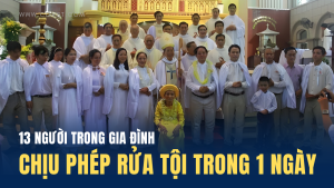 13 người trong gia đình cùng chịu phép Rửa Tội trong 1 ngày