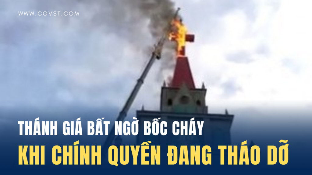 Thánh Giá bất ngờ bốc cháy khi chính quyền tháo gỡ khỏi Nhà thờ