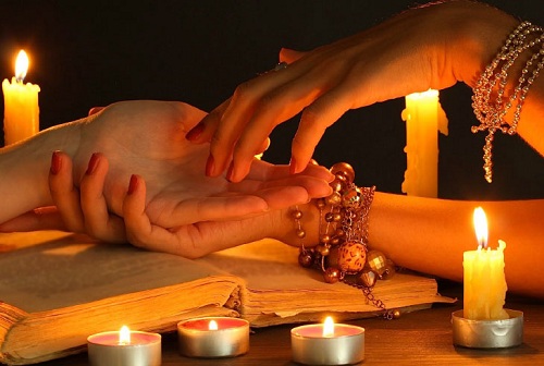 Có nên đi xem bói, xin xăm 'vận hạn' đầu năm cho biết?
