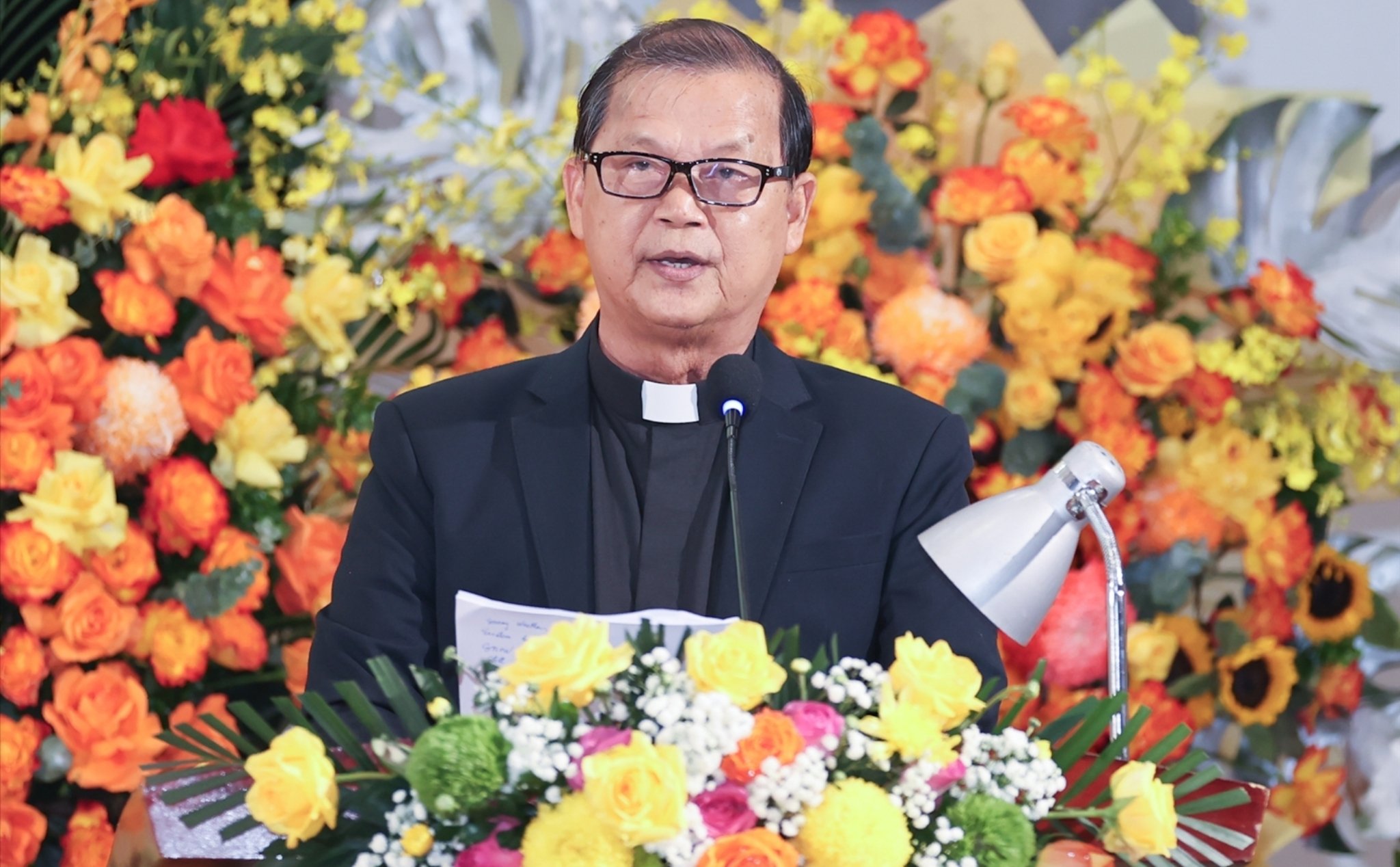 Linh mục Nguyễn Văn Diễn phát biểu tại Đại hội người tốt việc tốt của UBDDKCG Việt Nam, ngày 15/9/2025, tại Hà Nội. Ảnh: Lê Anh Dũng​