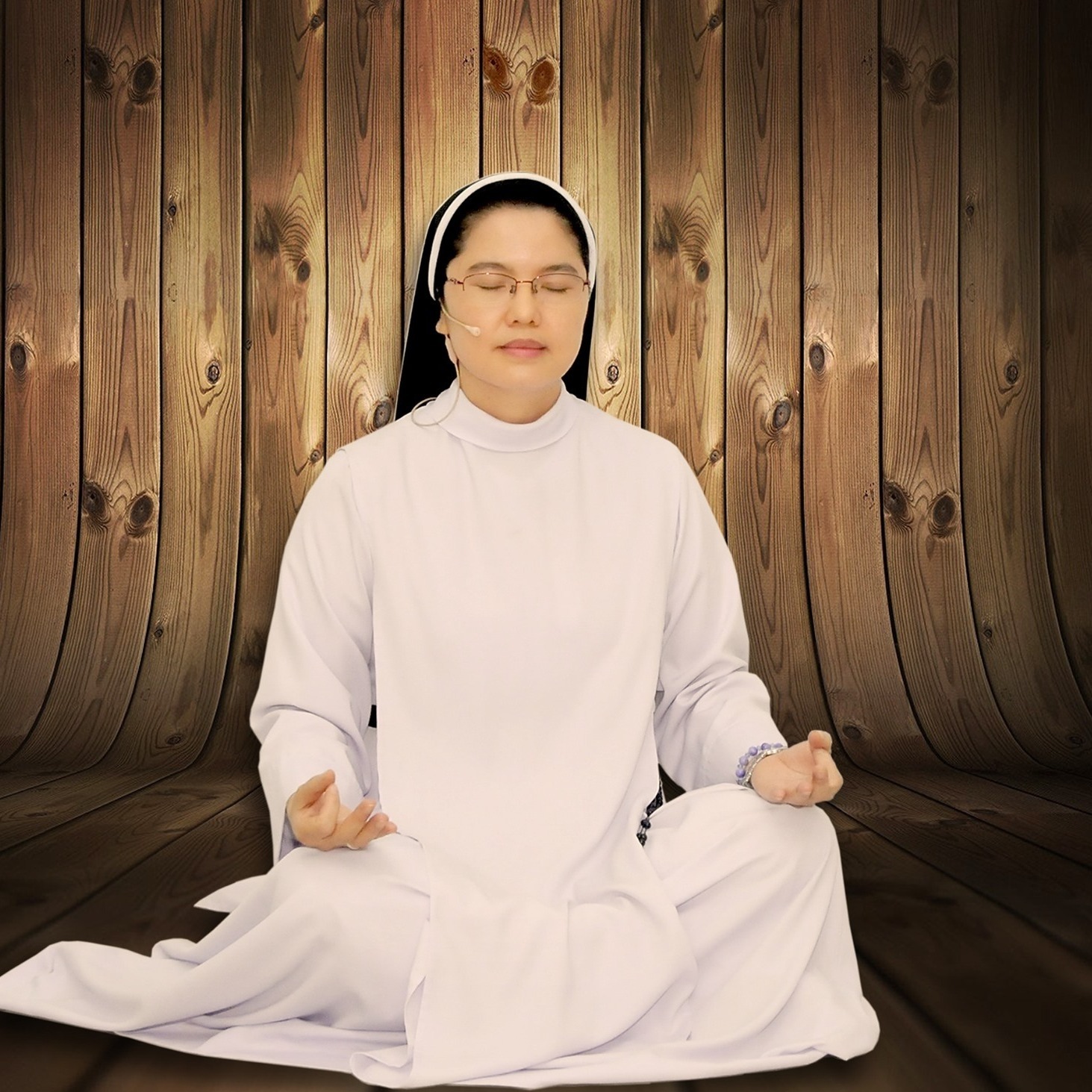 Sơ Maria Nguyễn Thị Hồng Quế ‘ngồi thiền’