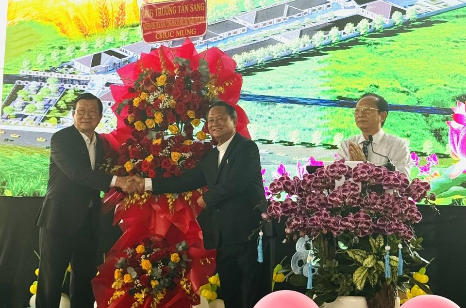 Chiều ngày 10.4.2026, nguyên Chủ tịch nước Trương Tấn Sang đã dự lễ khánh thành nhà dưỡng lão Láng Sen - xã Vĩnh Thạnh - TP Cần Thơ, theo lời mời của Đức Giám mục GP Long Xuyên Giuse Trần Văn Toản.