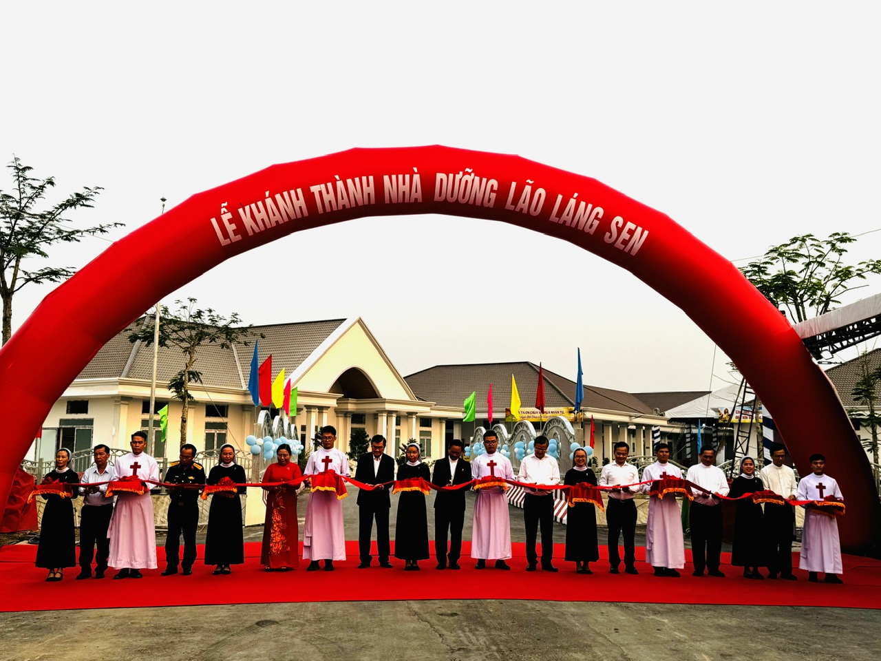 Nguyên Chủ tịch nước Trương Tấn Sang dự lễ khánh thành nhà dưỡng lão Láng Sen
