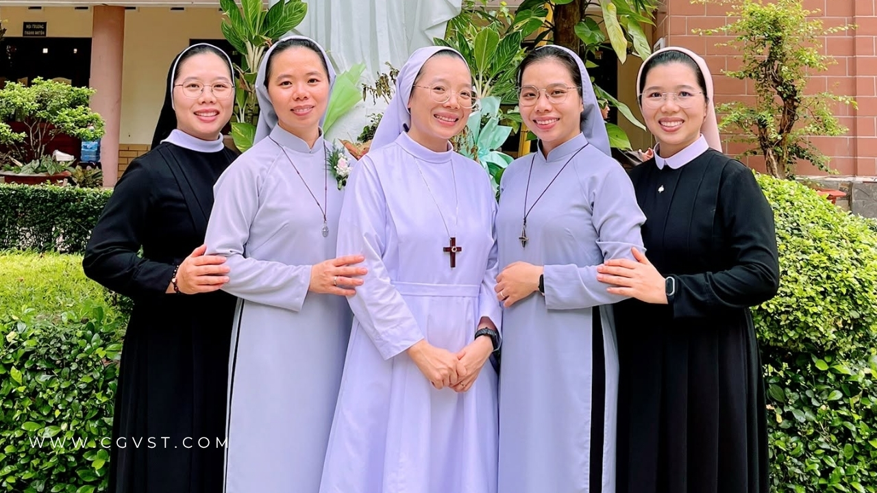 Một gia đình có 5 người con đều làm Nữ tu