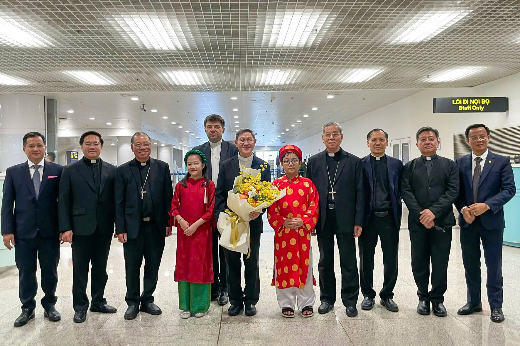 Đức Hồng y Luis Antonio G. Tagle đã đến Việt Nam