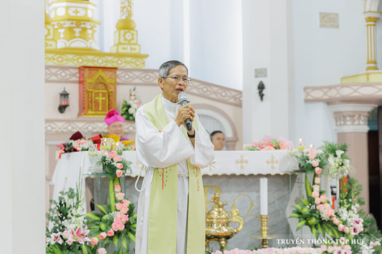 Lm Phêrô Phạm Ngọc Hoa qua đời vì đột quỵ khi đang dâng lễ