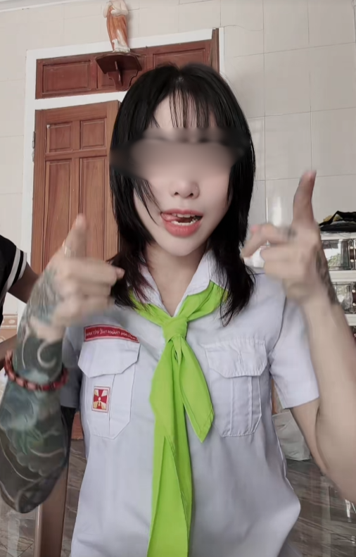 Cần tôn trọng khăn và áo Thiếu nhi Thánh Thể trên mạng xã hội
