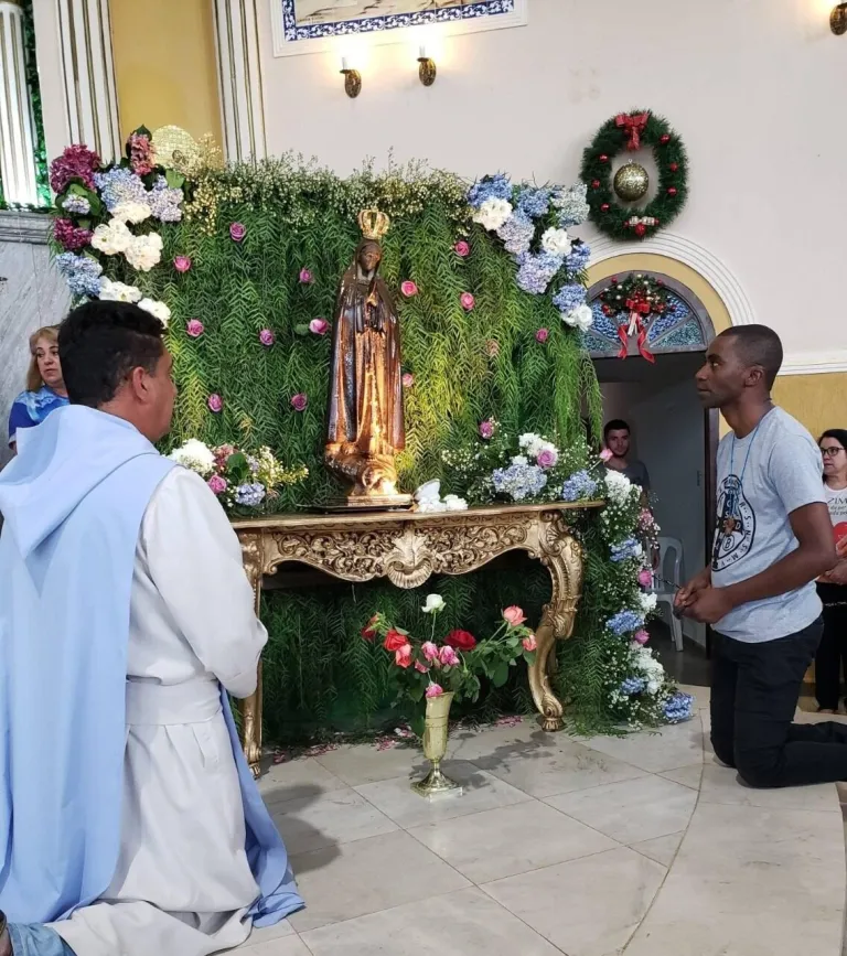 Tượng Đức Mẹ chảy mật ong đang được Vatican xem xét